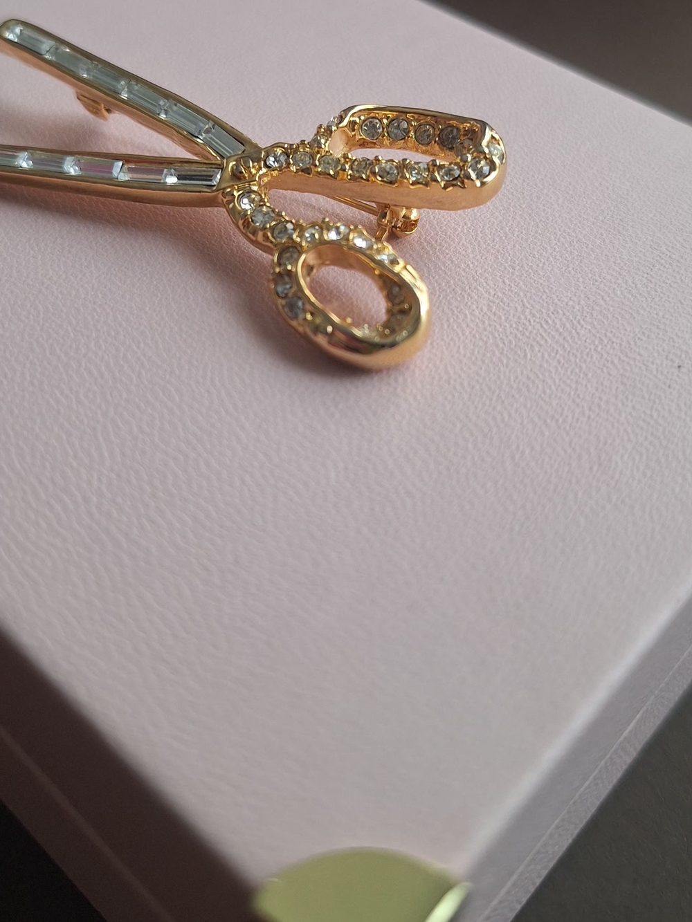 2" Vintage Gold Scissor Brooch with Clear Rhinestones Round Baguette - Picture 3 of 10